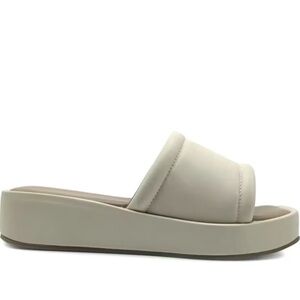 Kenneth Cole Beige Slides